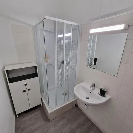 Apartment Paisible 2 Pieces Avec Parking Gratuit - Gare De Tram T3 *