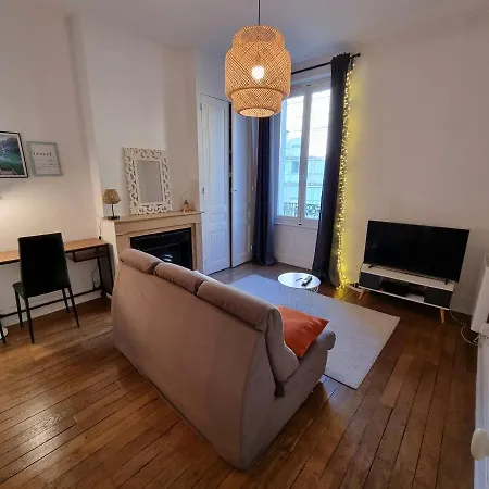 Paisible 2 Pieces Avec Parking Gratuit - Gare De Tram T3 Apartment