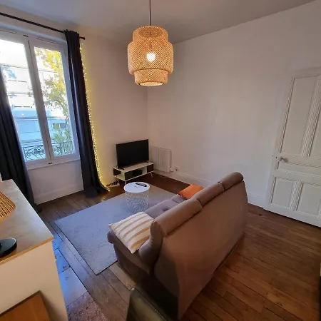 Paisible 2 Pieces Avec Parking Gratuit - Gare De Tram T3 * Villeurbanne