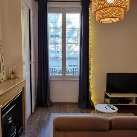 Apartment Paisible 2 Pieces Avec Parking Gratuit - Gare De Tram T3 Villeurbanne