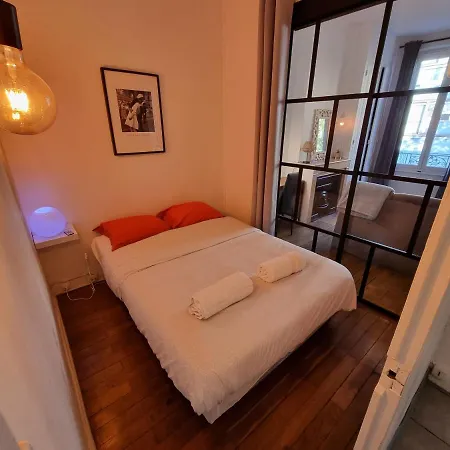 Paisible 2 Pieces Avec Parking Gratuit - Gare De Tram T3 Apartment *