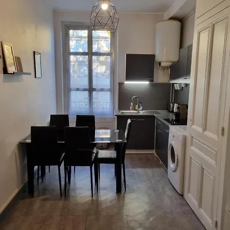 Apartment Paisible 2 Pieces Avec Parking Gratuit - Gare De Tram T3 Villeurbanne
