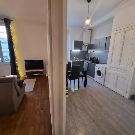 Paisible 2 Pieces Avec Parking Gratuit - Gare De Tram T3 *